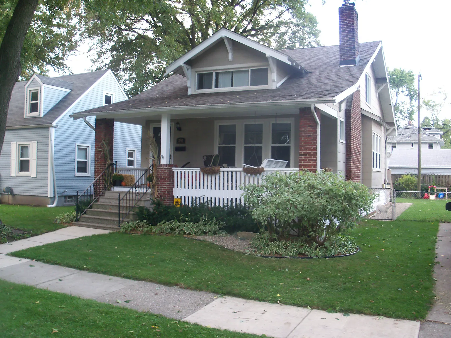 250 Channing St photo 1