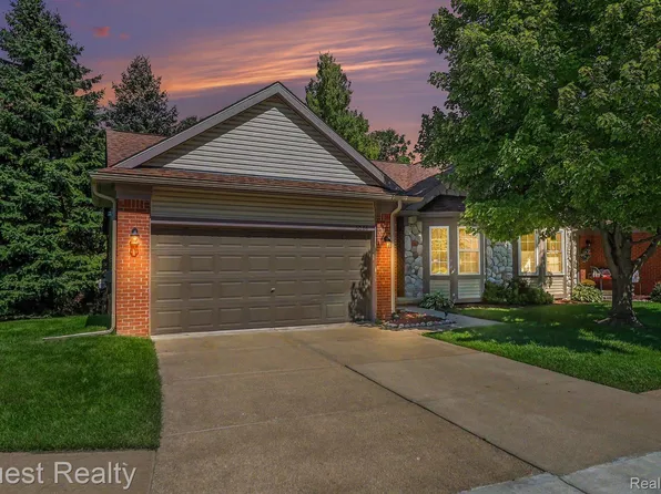 3086 Brookside Dr, Waterford, MI 48328
