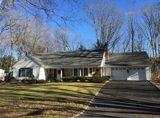 21 Shadetree Ln, Stony Brook, NY 11790