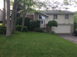 1145 Parkway Dr, Waterford, MI 48328