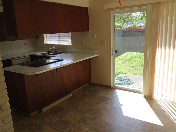 5th image of 1010 Satre St #1010SATRE
