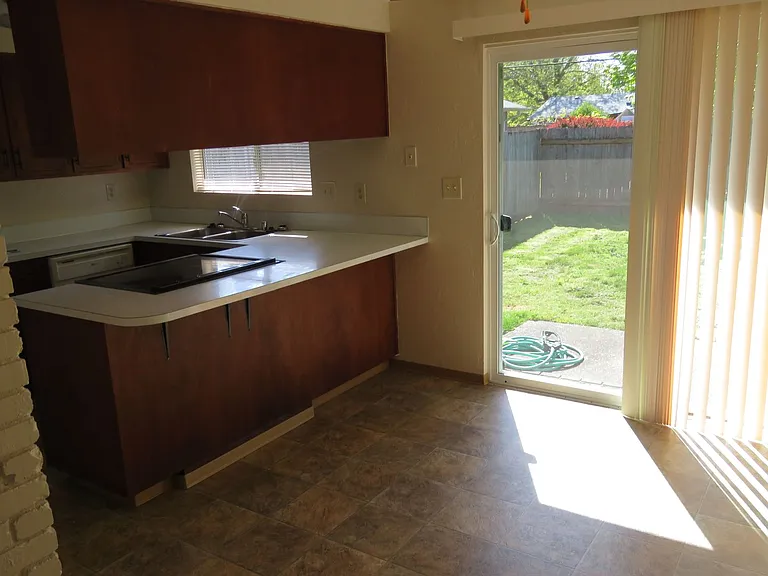 1010 Satre St — Photo 5