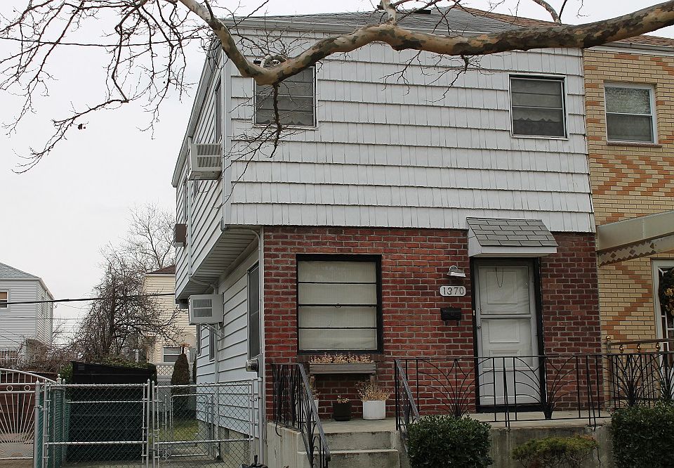 1st image of 1370 E 104th St