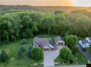 3231 Meadowview Ln, Mankato, MN 56001