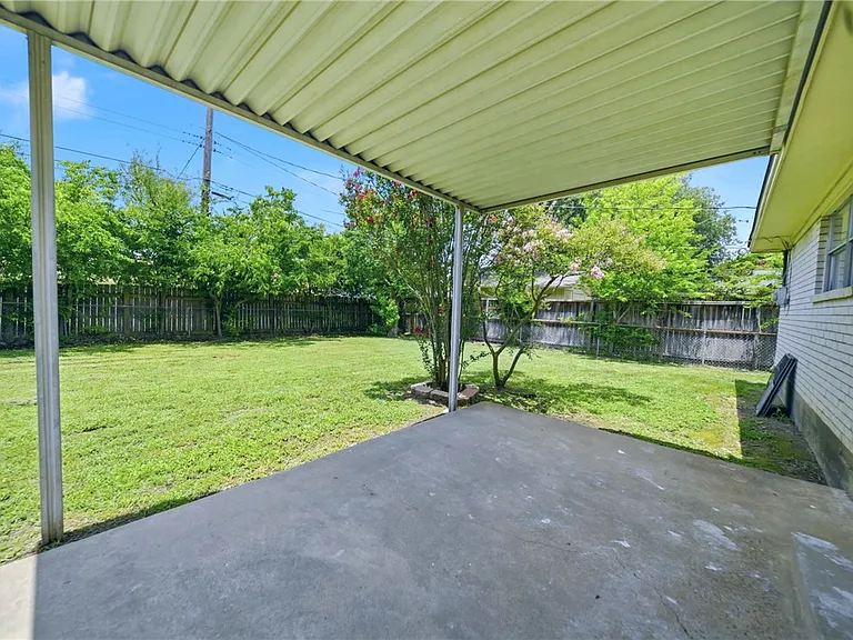 2304 Devonshire St — Photo 32