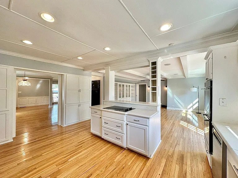 802 Hamvasy Ln — Photo 18