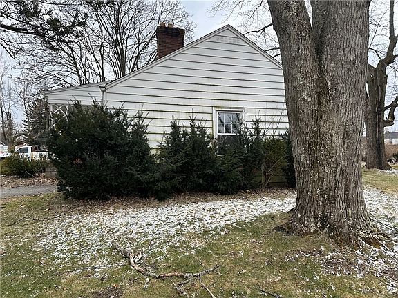 3rd image of 70 Greenwood Dr