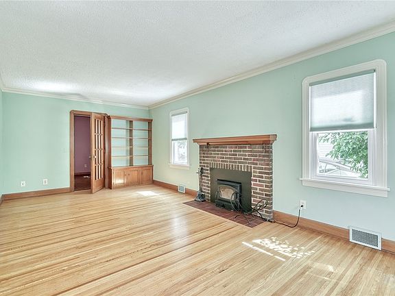3rd image of 136 Hoover Rd
