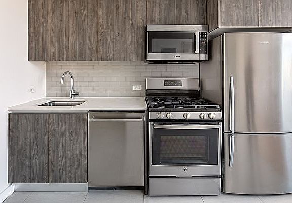 3rd image of 4107 Crescent St #2B