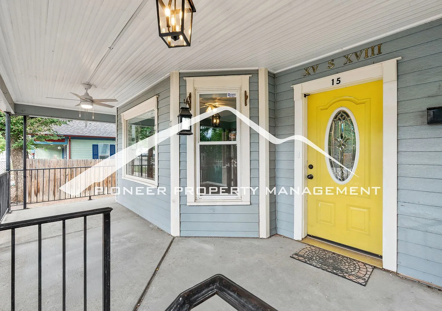 Charming 3BR Victorian Near Old Colorado City with 3 bedroom/ 1.5 bathroom — Photo 4