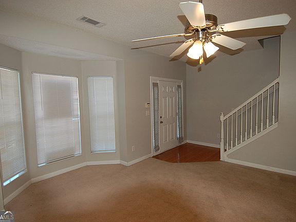 4th image of 2847 Parkway Close