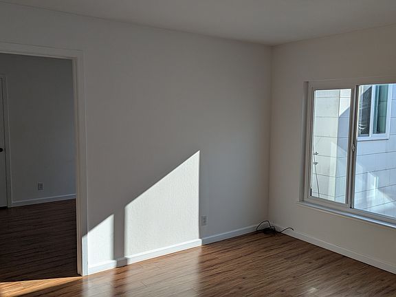 3rd image of 522 25th Ave APT 5