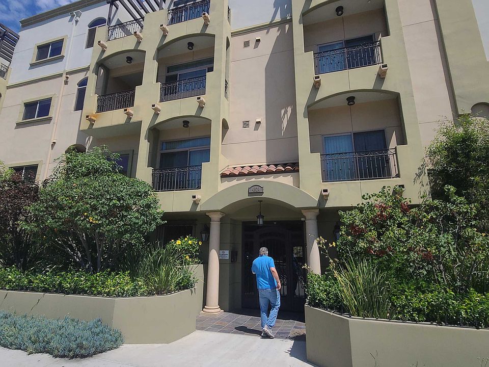 1st image of 4824 Tujunga Ave #10