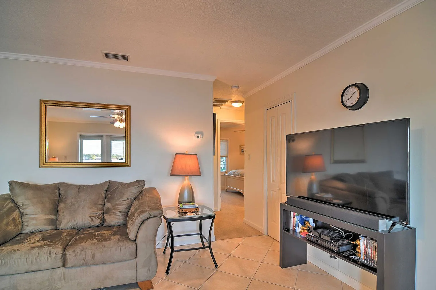 2 bed, 1.0 bath, 839 sqft, $4,580 — Photo 3