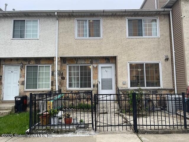 1st image of 38 Skyline Dr
