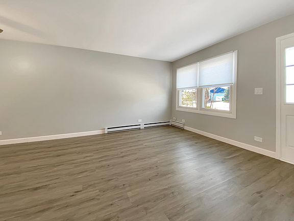 3rd image of 33615 N Evergreen Dr