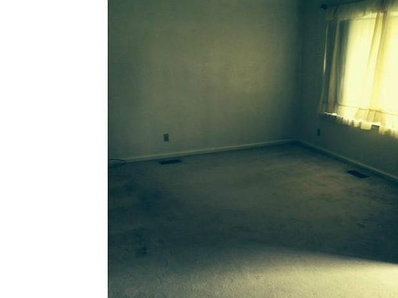 2nd image of 685 Nelson St