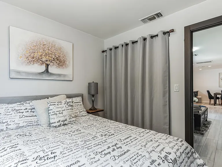 10304 Marcus Ave — Photo 13
