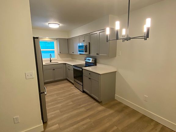 2nd image of 1411 Pinecrest Pl