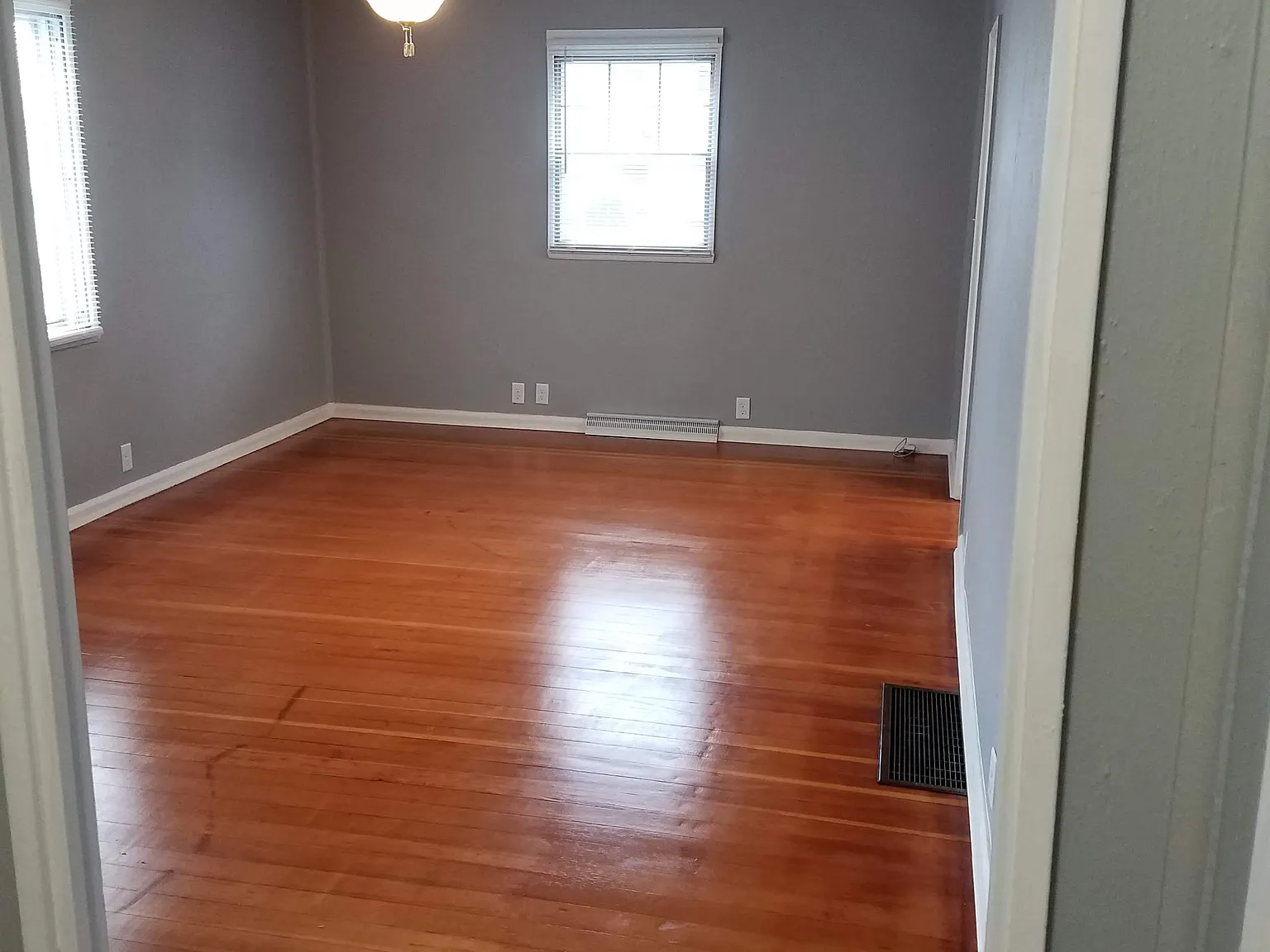 3 bed, 972 sqft, $1,300 — Photo 1