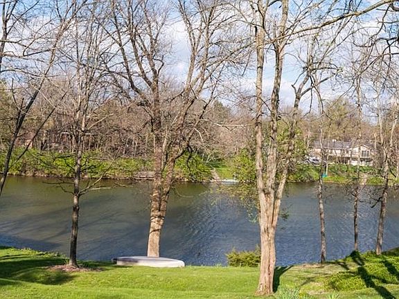 4th image of 1916 Lakes Edge Dr
