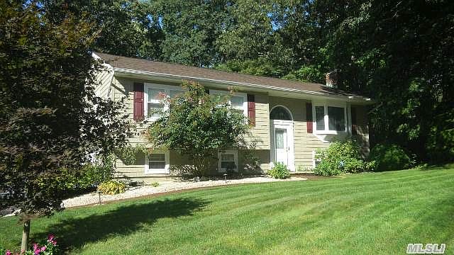 1st image of 8 Oakcrest Ct