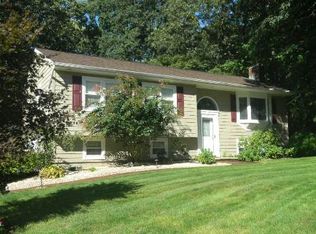 8 Oakcrest Ct, East Northport, NY 11731