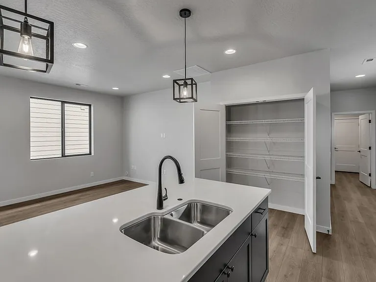 2919 N Phoenix Ln — Photo 10