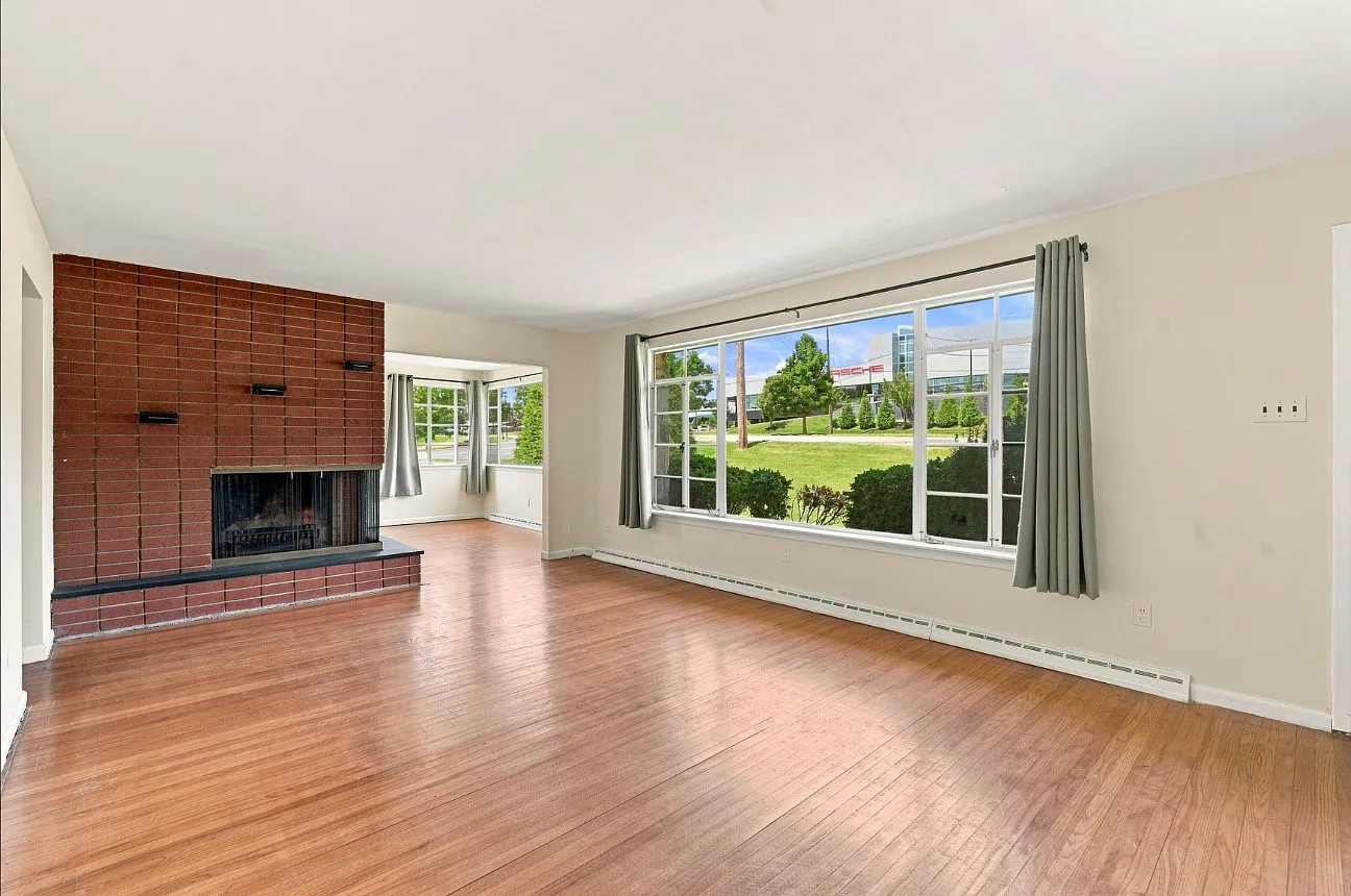 5 bed, 2.5 bath, 1600 sqft, $3,500 — Photo 3