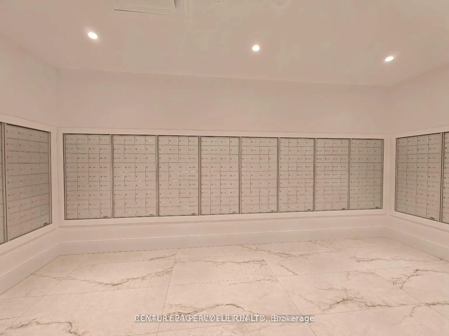 Notting Hill Condos — Photo 4