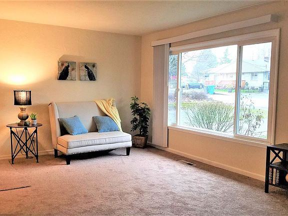 Large and bright Living Room