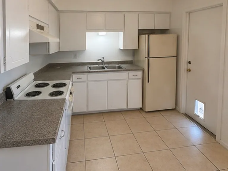 10831 N 18th Ave #3 — Photo 1