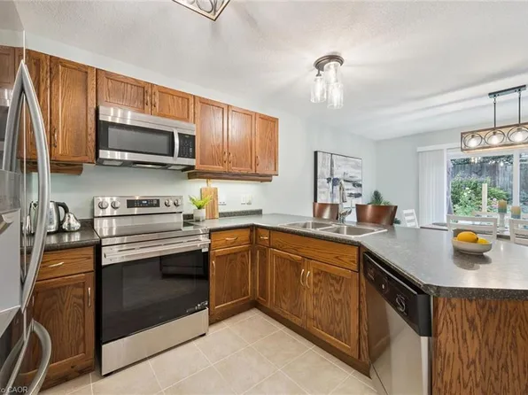 33 Washburn Dr, Guelph, ON N1E 0B6