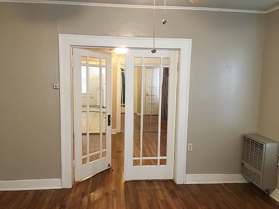 3rd image of 1812 Clover Ln