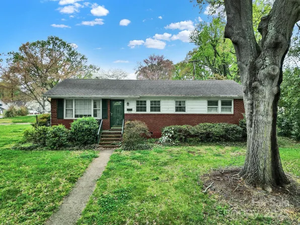 5876 Wedgewood Dr, Charlotte, NC 28210