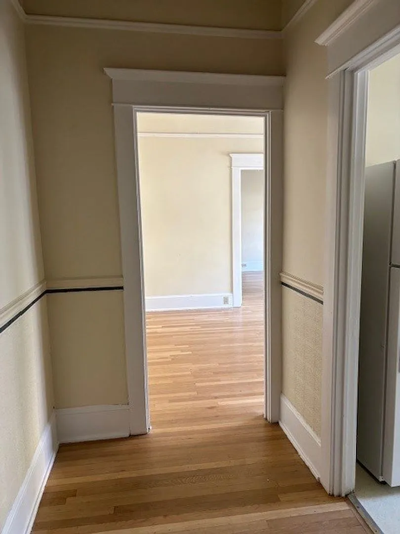 Del Roy Apartments — Photo 3