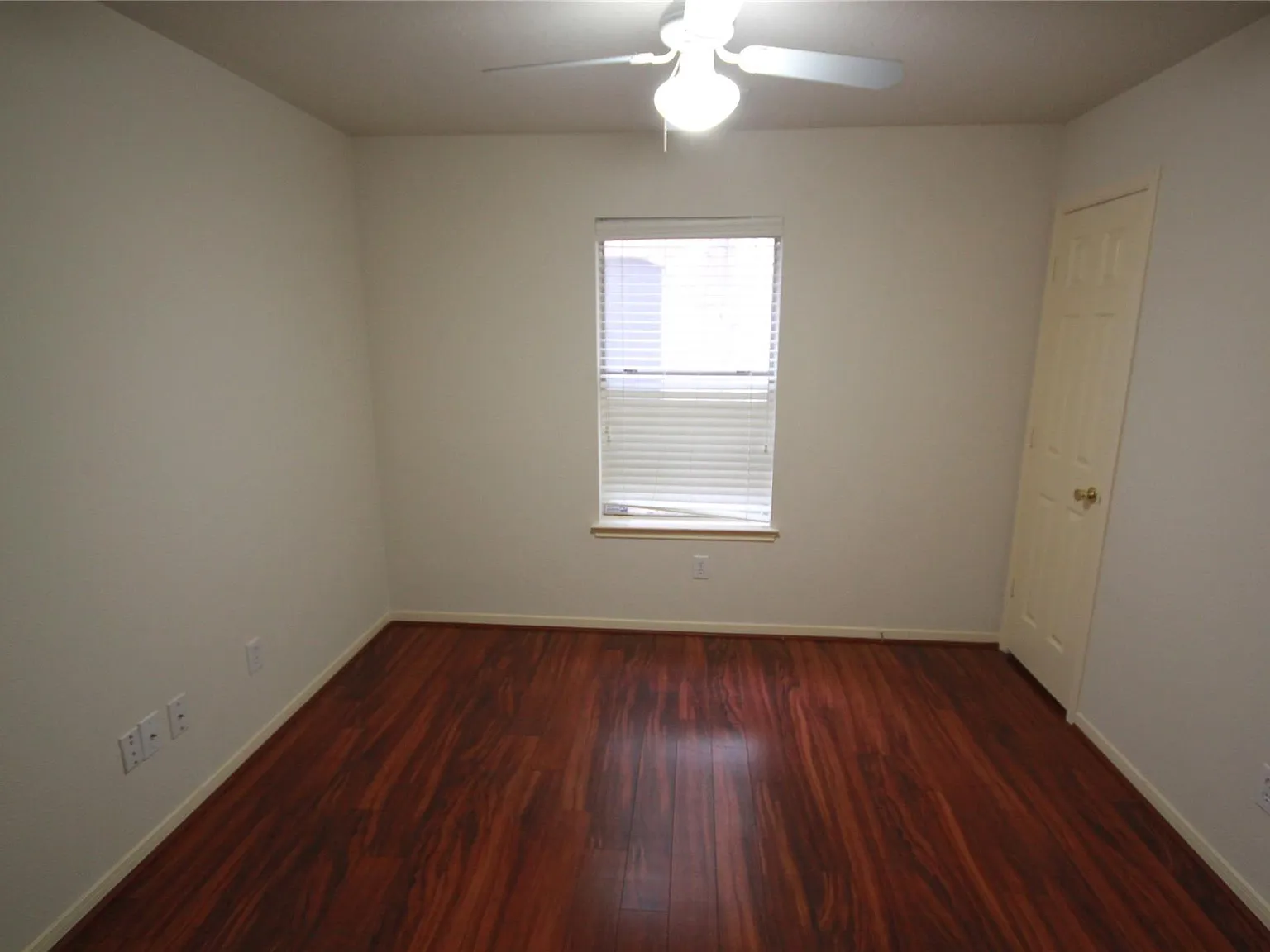 3 bed, 2.0 bath, 2219 sqft, $2,100 — Photo 3