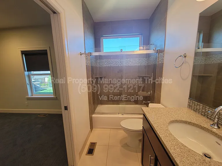 1644 Naples Ln — Photo 16