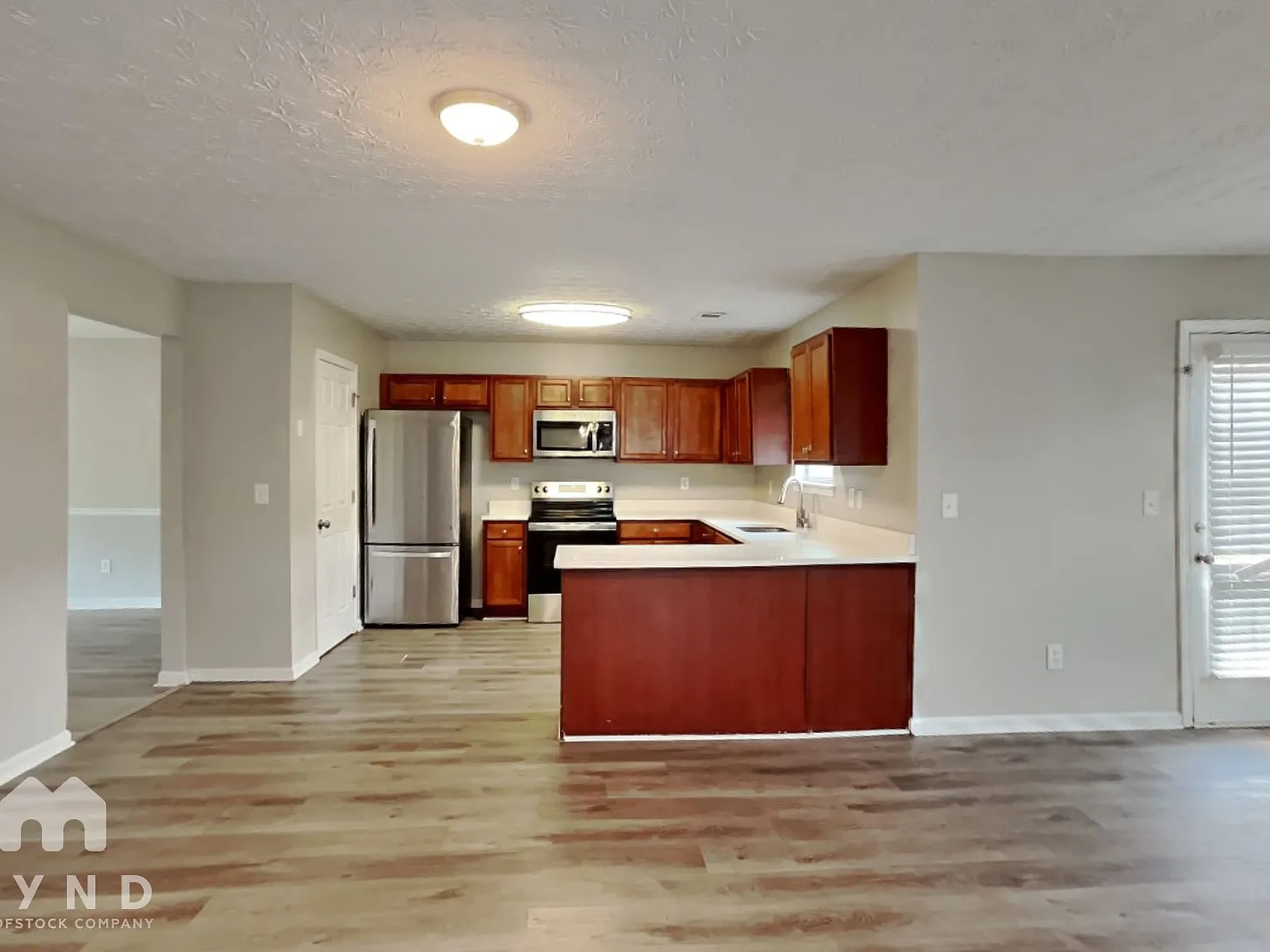 4 bed, 2.5 bath, 2727 sqft, $2,175 — Photo 2