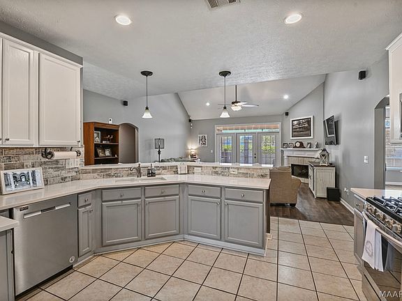 4th image of 1086 Poplar St