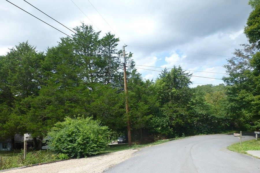 2nd image of 2214 Green Acres Cir