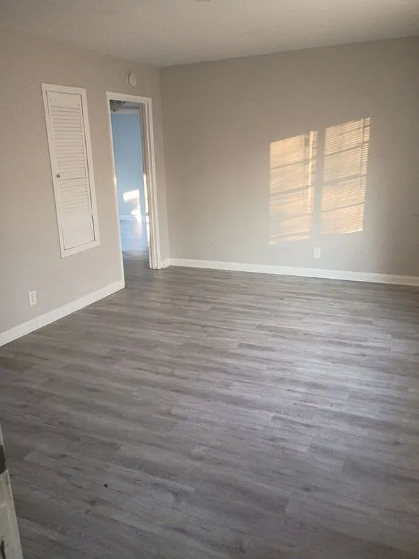 2 bed, 1.0 bath, 100 sqft, $749 — Photo 2