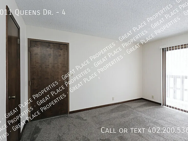 6011 Queens Dr #4 — Photo 9