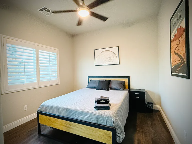 2nd floor standard bedroom 10x10' with queen bed & new memory foam mattress.