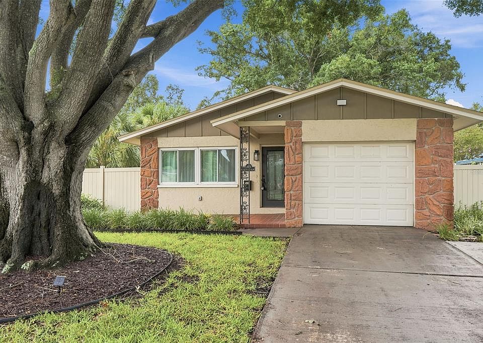 1st image of 205 SE MONROE CIRCLE N