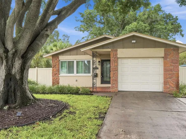 205 SE Monroe Cir N, Saint Petersburg, FL 33703