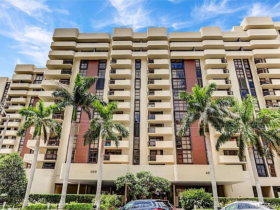 2nd image of 600 Biltmore Way APT 302