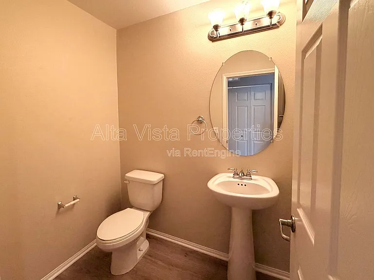 1349 Isabella Way — Photo 12