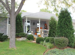 804 SE 15th St, Oak Grove, MO 64075