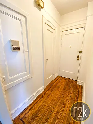 Rented by Realty 2000 Corp | media 5